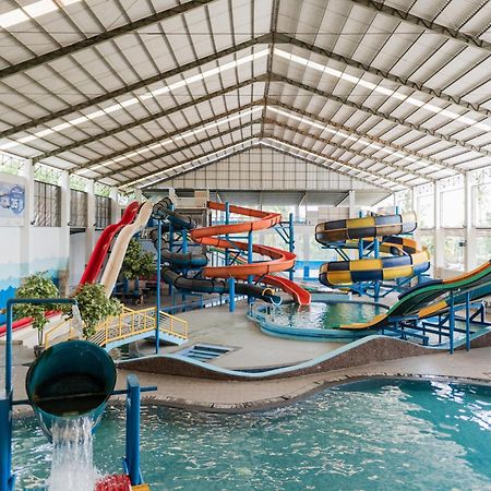 Neo Cempaka Hill Hotel Jember Bagian luar foto
