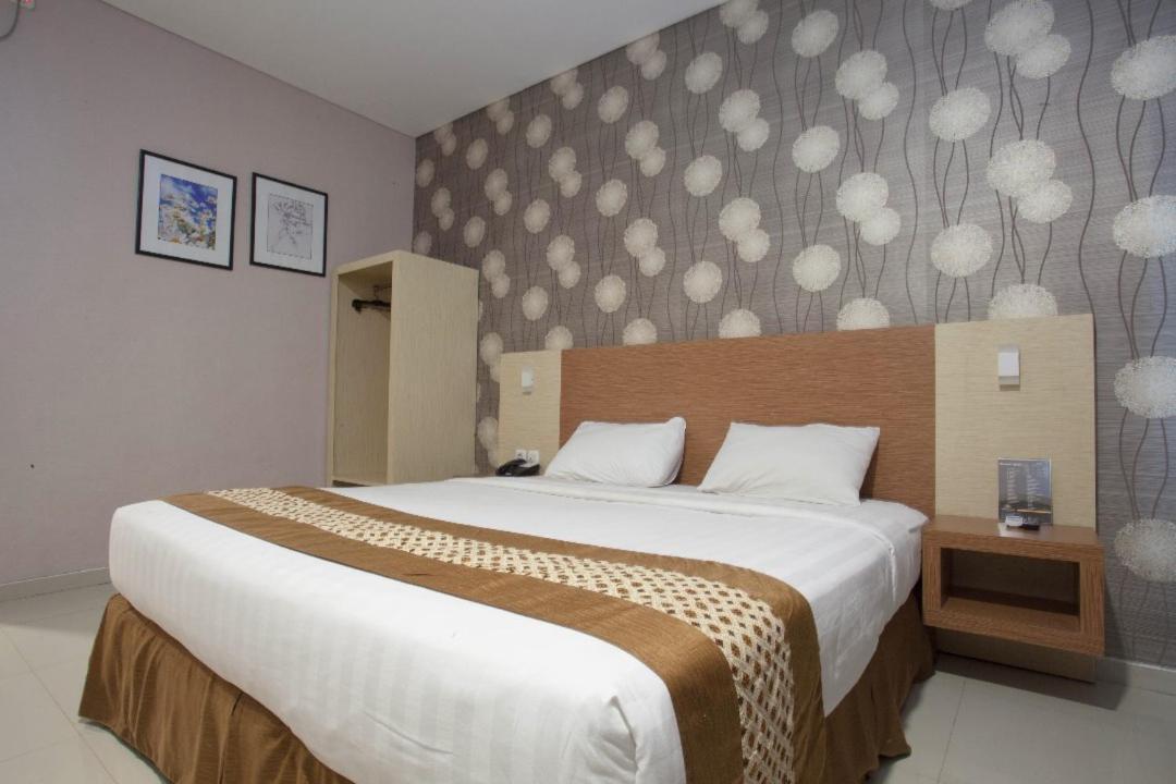 Neo Cempaka Hill Hotel Jember Bagian luar foto