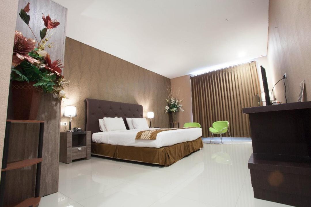 Neo Cempaka Hill Hotel Jember Bagian luar foto