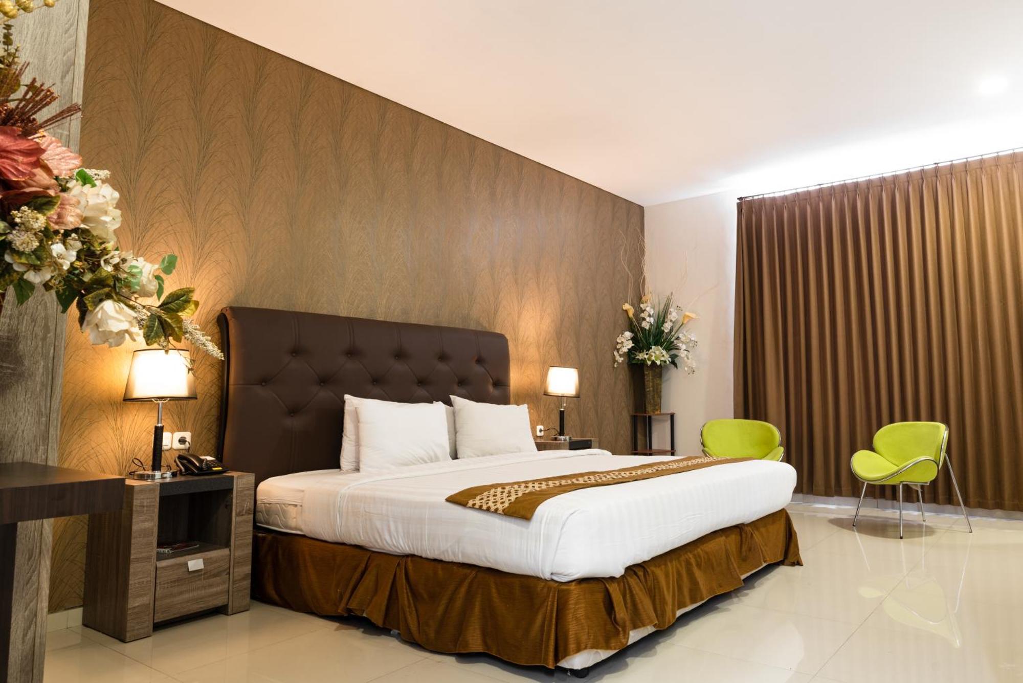 Neo Cempaka Hill Hotel Jember Bagian luar foto