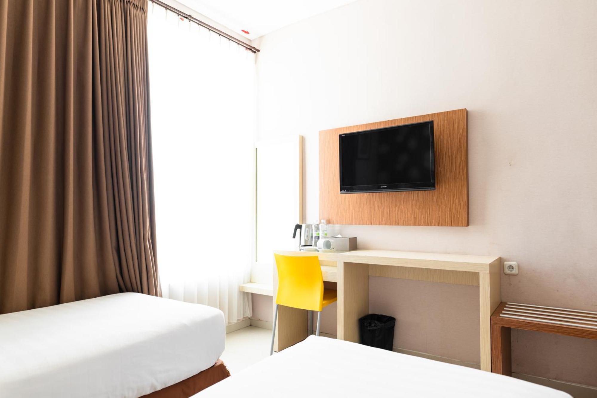 Neo Cempaka Hill Hotel Jember Bagian luar foto