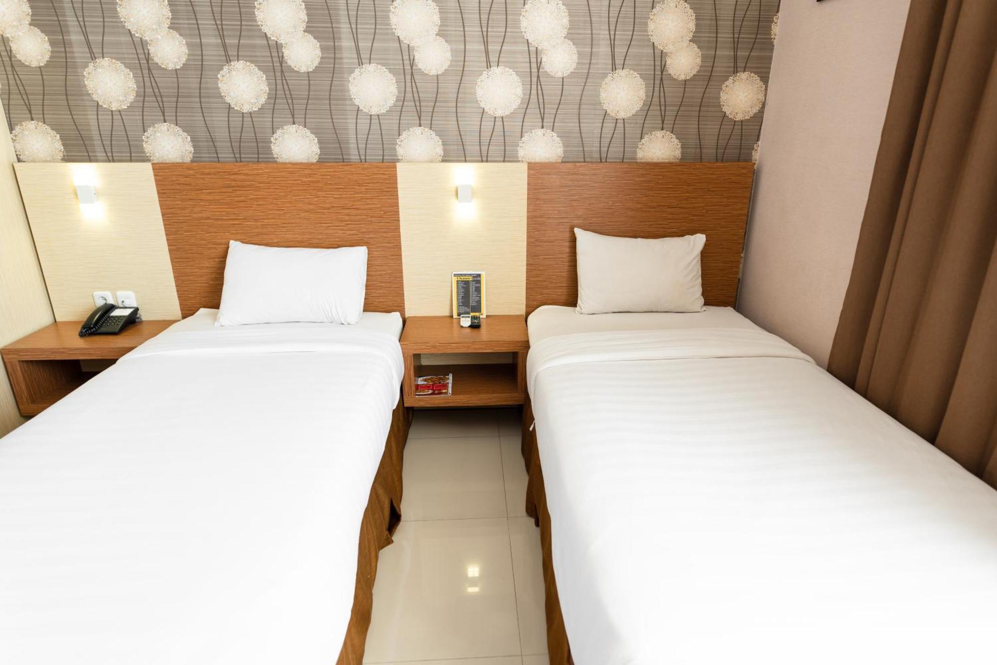 Neo Cempaka Hill Hotel Jember Bagian luar foto