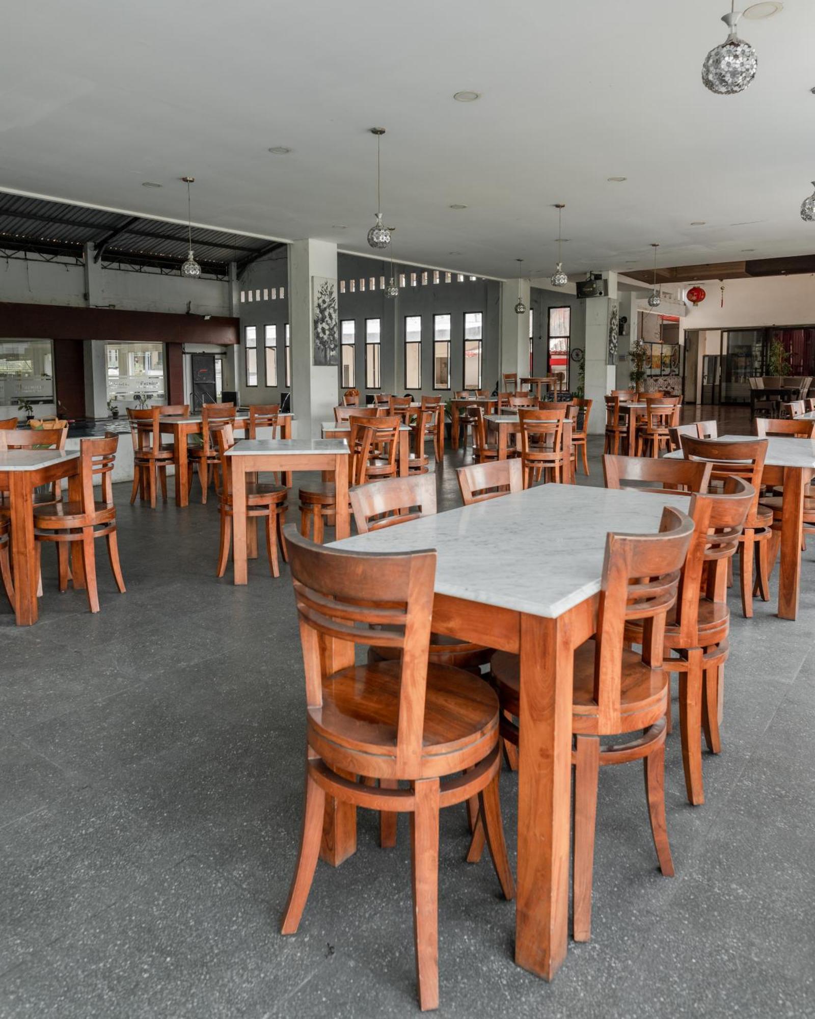 Neo Cempaka Hill Hotel Jember Bagian luar foto